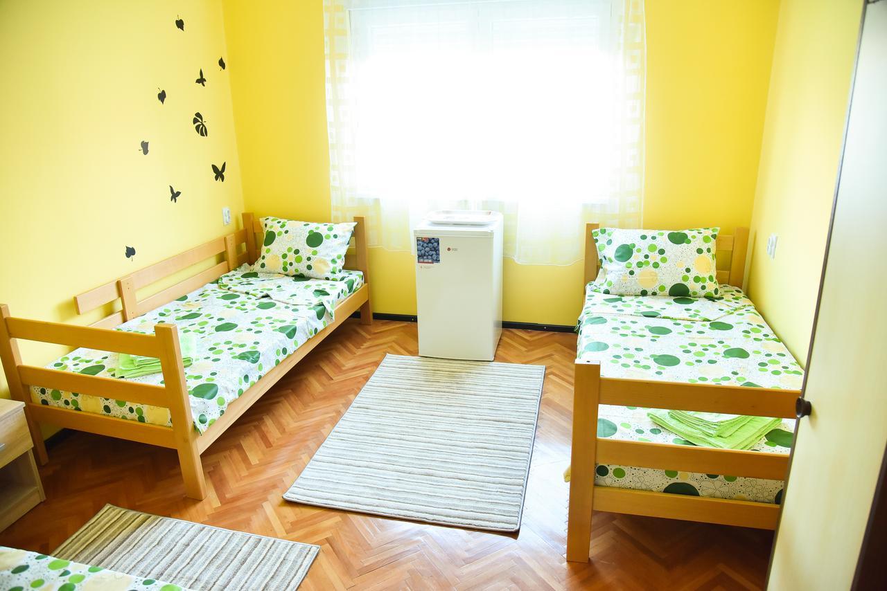 Hotel Prenociste Pilot Ni Esterno foto